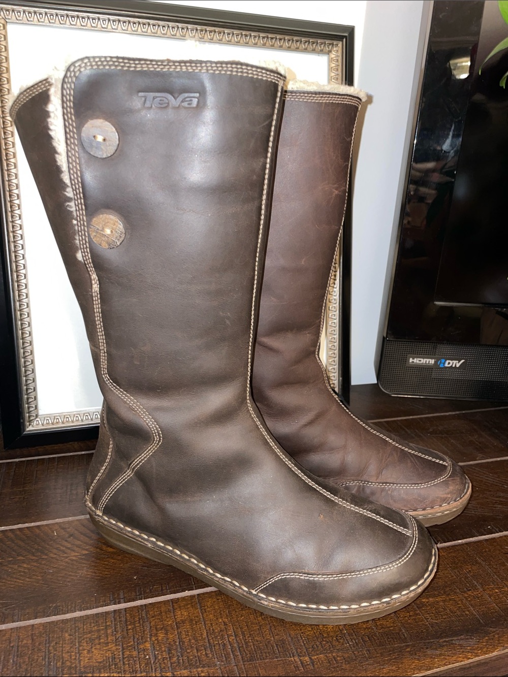 Teva Tonalea Waterproof Leather Side Button Barn Boots Size 10 EUC